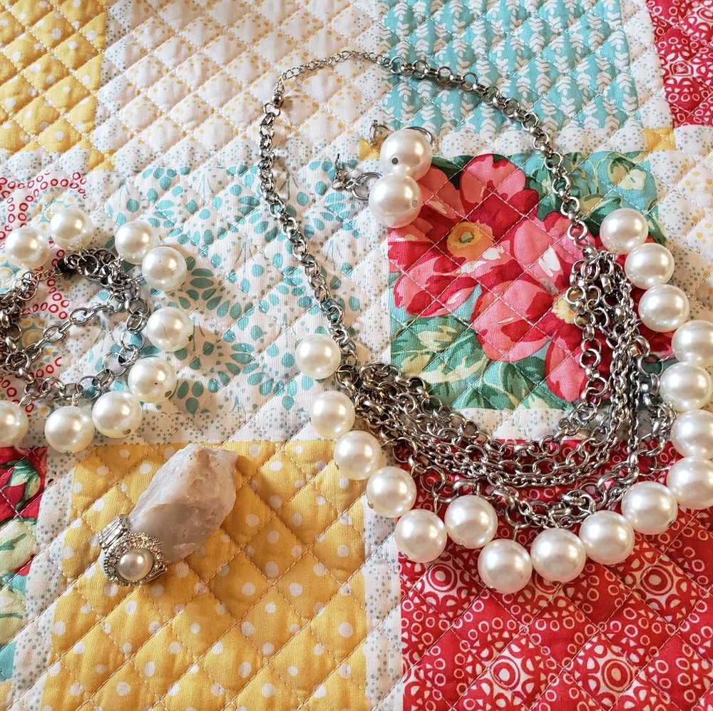 🍍 3 for $10!! 🍍Pearl statement jewelry set